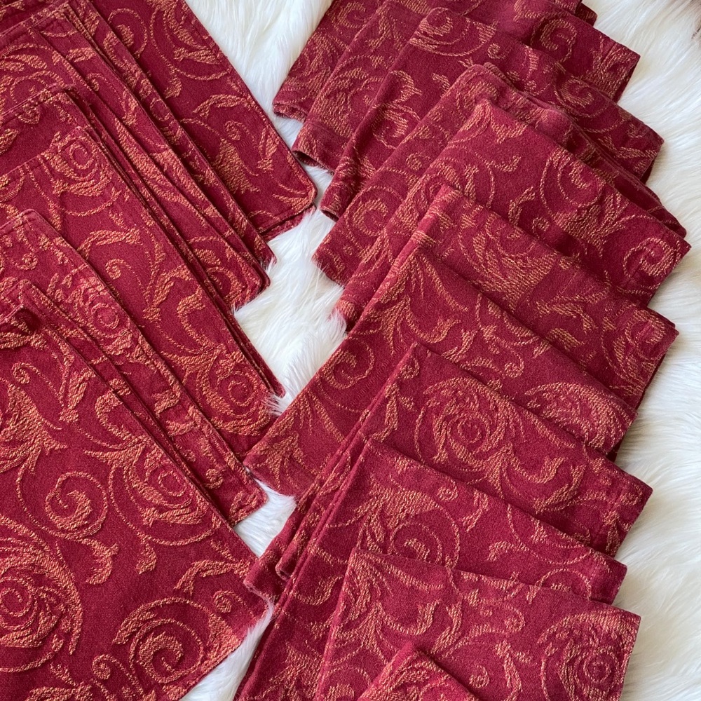 25 piece : 12 Placemats and 13 Napkins